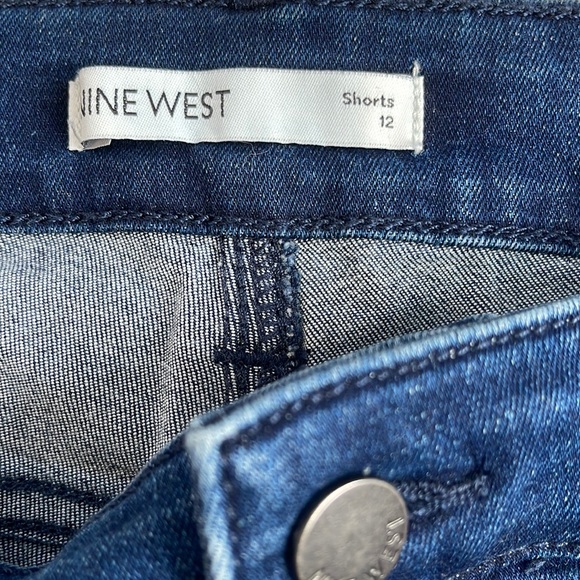 Nine West Mid Rise Shorts - Picture 7 of 10